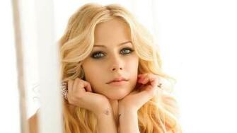 Superb Avril Lavigne Wallpaper