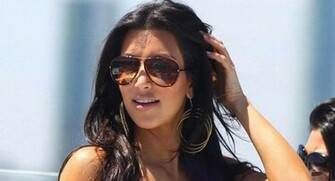 Lovely Kim Kardashian Wallpaper