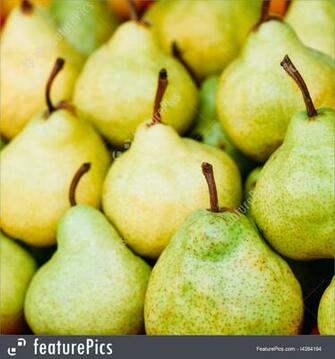 Green And Yellow Ripe Pears Background