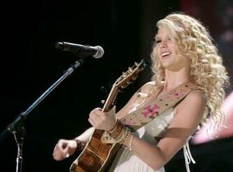 Taylor Swift With Guitar Wallpaper Phone Desktop Box