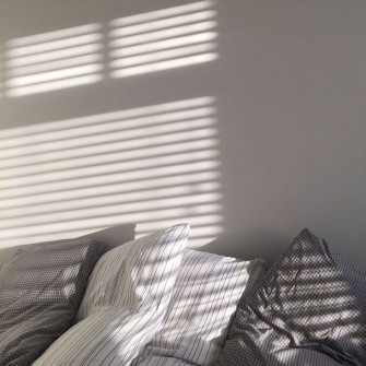 R O S I E Gray Aesthetic White Grey Wallpaper