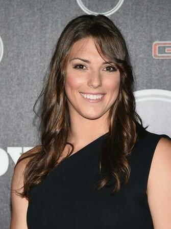 Hilary Knight Body Imgkid The Image Kid Has It