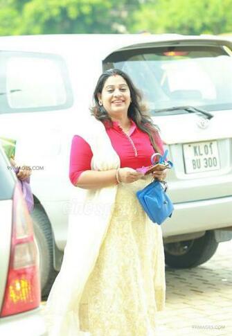 Beena Antony Beautiful HD Photoshoot Stills Mobile