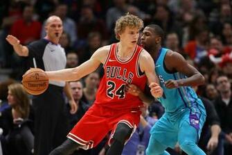 Watch Chicago Bulls Star Lauri Markkanen Stuff Down Dumplings On