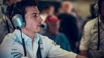 Mercedes Amg Petronas Motorsport Inside Sich Einen