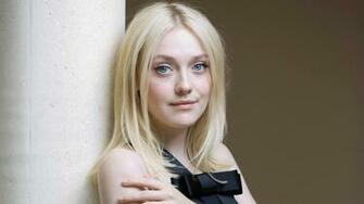 Dakota Fanning In Push Wallpaper Driverlayer Search Engine