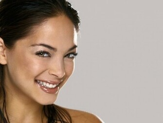 Kristin Kreuk Wallpaper Pictures