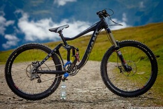 Giant Mountain Bike Wallpaper