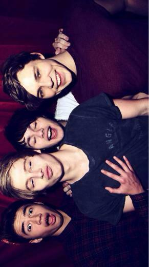 5sos iPhone Wallpaper