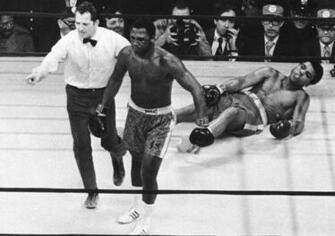 Former Heavyweight Champion Smokin Joe Frazier Dies The Independent