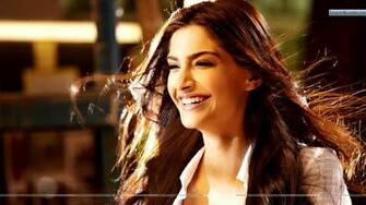 Sonam Kapoor Laughing In I Hate Luv Storys Wallpaper