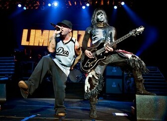 Fred Durst Vocalista De Limp Bizkit Junto Al Guitarrista Wes Borland