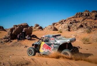 Carlos Sainz Extends Dakar Rally Lead In Saudi Arabia