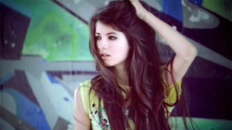 Teenage Girl Picture Wallpaper