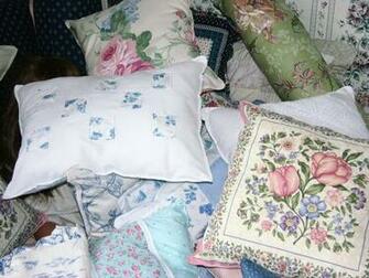 Pillows Wallpaper