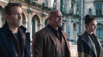 Red Notice Movie Re Dwayne Johnson Ryan Reynolds Gal Gadot