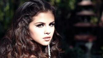 Wallpaper Beautiful Brunette Brown Eyed Selena Gomez 4k