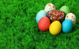 Easter Egg Background Wallpaper HD Desktop