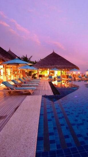 Pin Maldives Resort City Wallpaper