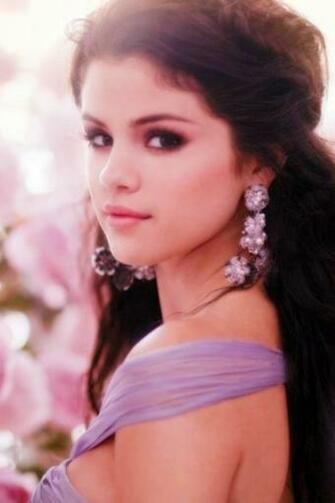 Selena Gomez iPhone HD Wallpaper