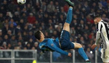 Rooney Reveals Text He Sent Ferdinand About Ronaldo Bicycle Kick