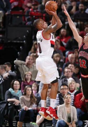Damian Lillard Shooting Derrick Rose And Rajon