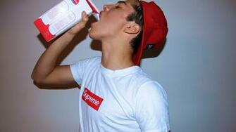 Wallpaper Roma Acorn Zhyolud Videoger Milk