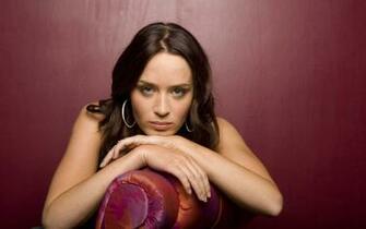 Emily Blunt Widescreen Wallpaper High Definition