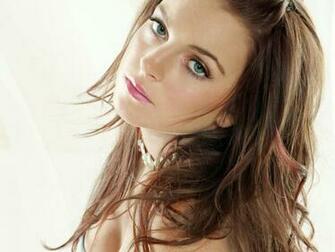 Celebrities Wallpaper HD Widescreen Background