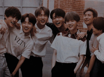 Bts Aesthetic Group Photo Is A Place To Express Yourself Wallpaper