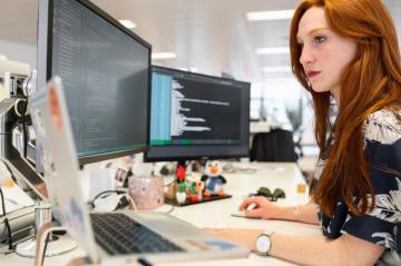 30k Computer Engineer Pictures Image