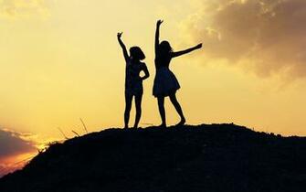 Cute Friendship Wallpaper Which Is Under The