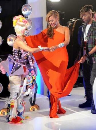 Beyonce Knowles Nicki Minaj Singers And Arrive At