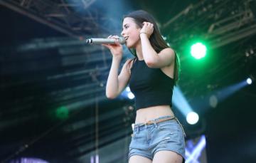 Wallpaper Girl Singer Shorts Lena Meyer Landrut Image For