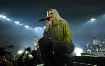 Rock Artists React To New Linkin Park Singer Emily Armstrong Wallpaper