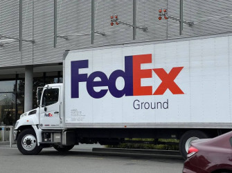 Fedex Tracking Delivery Truck Parked O9o7hseufpph9fsn Wallpaper