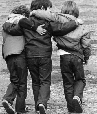 Hug To Heart Happy Day