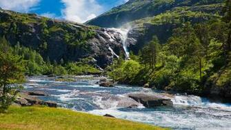 Standard Mountain And River Background HD Wallpaper