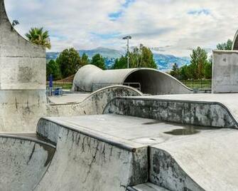 California S Concrete Skateparks Photographed By Amir Zaki