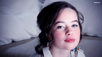 Anna Popplewell Wallpaper