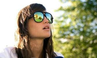 Stylish Girls With Sunglasses Wallpaper HD I Image