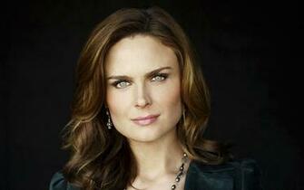 Emily Deschanel Wallpaper X Net