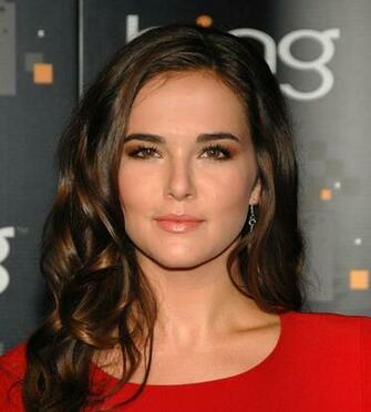 Zoey Deutch At Cw Premiere Wallpaper Best Celeberties