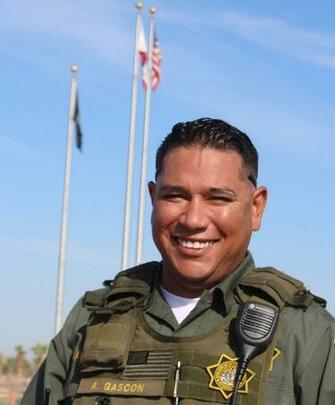 Off Duty Officer Helps Accident Victims Pulls Man From Canal