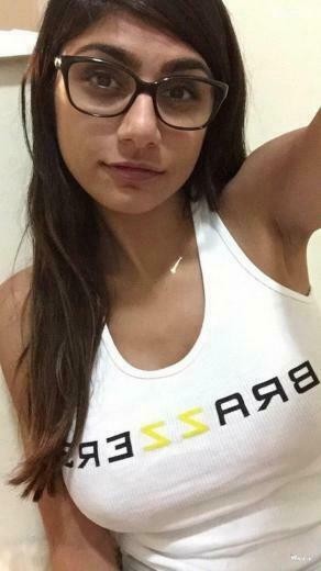 Mia Khalifa Selfie In White T Shirt HD Wallpaper