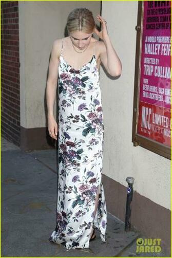 Behrs Matt Doyle Michael Gladis Zosia Mamet Pictures Just Jared