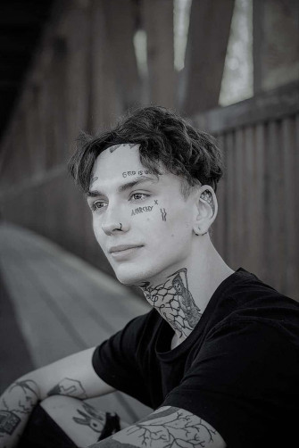 Male Model With Tattoos G7tnrsk770nv7h5y Wallpaper