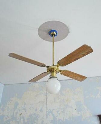 Wallpaper On Old Plaster Walls Steamer Peeling Paint And