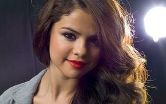 Selena Gomez Wallpaper HD