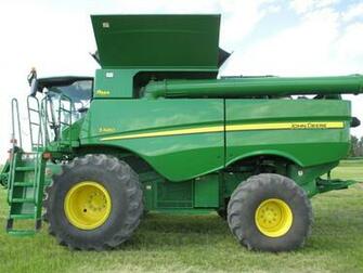 John Deere Combine Wallpaper